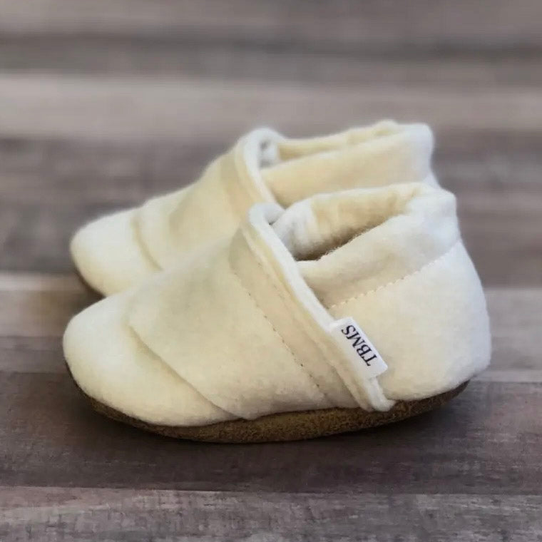 Trendy Baby Mocc Shop, Cream Moccasins 3-6 Months.